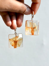 Load image into Gallery viewer, Morning Glory Flower Earrings -4