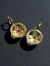 Load image into Gallery viewer, Solanum Flower Hoop Earrings -2