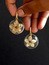Load image into Gallery viewer, Solanum Flower Hoop Earrings -2