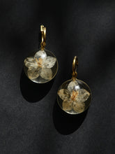 Load image into Gallery viewer, Solanum Flower Hoop Earrings