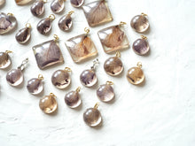 Load image into Gallery viewer, Pride of India Flower Petal Charms (Round)