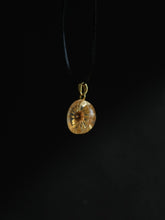 Load image into Gallery viewer, Himalayan Daisy Pendant -4