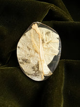 Load image into Gallery viewer, Bougainvillea Brooch Pin -9