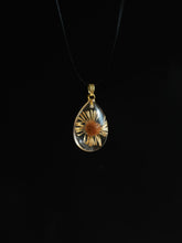 Load image into Gallery viewer, Himalayan Daisy Pendant -3