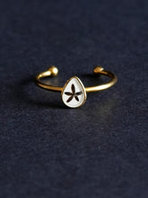 Load image into Gallery viewer, Himalayan Forget-me-not Sepal Ring