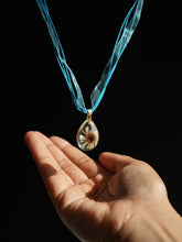Load image into Gallery viewer, Himalayan Daisy Pendant -5