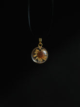 Load image into Gallery viewer, Himalayan Daisy Pendant -4