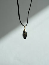 Load image into Gallery viewer, Grass Flower Pendant