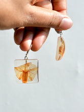 Load image into Gallery viewer, Morning Glory Flower Earrings -4