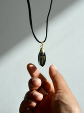 Load image into Gallery viewer, Grass Flower Pendant