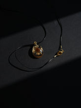 Load image into Gallery viewer, Himalayan Daisy Pendant -3