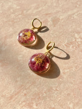 Load image into Gallery viewer, Chrysanthemum Flower Earrings