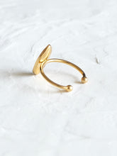 Load image into Gallery viewer, Coriander Blossom Ring -4
