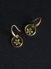 Load image into Gallery viewer, [RARE] Wild Himalayan Forget-Me-Not Flower Earrings -3
