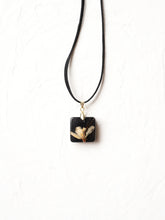 Load image into Gallery viewer, [RARE] Harlequin Glorybower Flower Pendant -4
