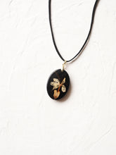 Load image into Gallery viewer, [RARE] Harlequin Glorybower Flower Pendant -7
