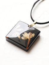 Load image into Gallery viewer, [RARE] Harlequin Glorybower Flower Pendant -3

