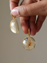 Load image into Gallery viewer, Solanum Flower Hoop Earrings
