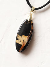 Load image into Gallery viewer, [RARE] Harlequin Glorybower Flower Pendant -8
