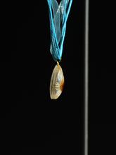 Load image into Gallery viewer, Himalayan Daisy Pendant -5
