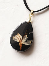 Load image into Gallery viewer, [RARE] Harlequin Glorybower Flower Pendant -9
