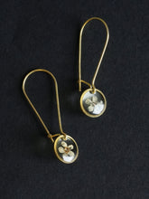 Load image into Gallery viewer, [RARE] Wild Himalayan Forget-Me-Not Flower Kidney Hook Earrings
