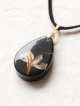 Load image into Gallery viewer, [RARE] Harlequin Glorybower Flower Pendant -9
