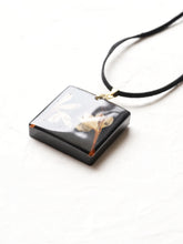 Load image into Gallery viewer, [RARE] Harlequin Glorybower Flower Pendant -3
