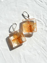 Load image into Gallery viewer, Morning Glory Flower Earrings -4
