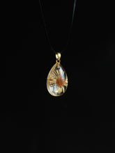 Load image into Gallery viewer, Himalayan Daisy Pendant -3
