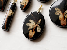 Load image into Gallery viewer, [RARE] Harlequin Glorybower Flower Pendant -7
