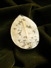 Load image into Gallery viewer, Bougainvillea Brooch Pin -6
