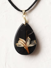 Load image into Gallery viewer, [RARE] Harlequin Glorybower Flower Pendant -9
