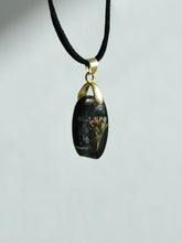 Load image into Gallery viewer, Grass Flower Pendant

