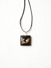 Load image into Gallery viewer, [RARE] Harlequin Glorybower Flower Pendant -3
