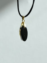 Load image into Gallery viewer, Grass Flower Pendant
