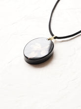 Load image into Gallery viewer, [RARE] Harlequin Glorybower Flower Pendant -7
