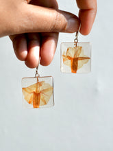 Load image into Gallery viewer, Morning Glory Flower Earrings -4

