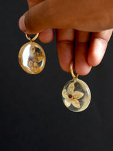 Load image into Gallery viewer, Solanum Flower Hoop Earrings -2
