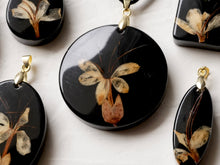 Load image into Gallery viewer, [RARE] Harlequin Glorybower Flower Pendant -2
