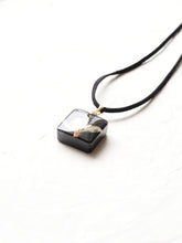 Load image into Gallery viewer, [RARE] Harlequin Glorybower Flower Pendant -4
