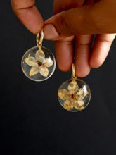 Load image into Gallery viewer, Solanum Flower Hoop Earrings -2
