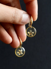 Load image into Gallery viewer, [RARE] Wild Himalayan Forget-Me-Not Flower Earrings -3
