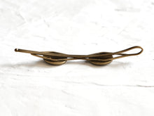Load image into Gallery viewer, Coriander Blossom Hairclip -1
