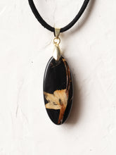 Load image into Gallery viewer, [RARE] Harlequin Glorybower Flower Pendant -8
