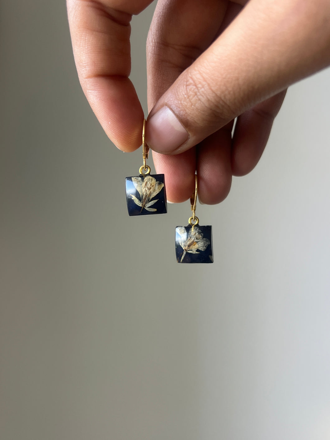 Sarso / Mustard Flower Huggie Earrings (Black) -1