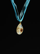 Load image into Gallery viewer, Himalayan Daisy Pendant -5
