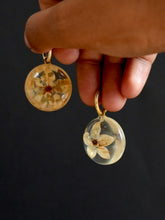Load image into Gallery viewer, Solanum Flower Hoop Earrings -2
