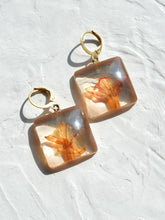 Load image into Gallery viewer, Morning Glory Flower Earrings -3
