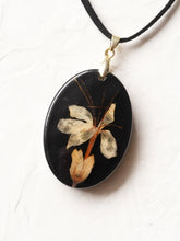 Load image into Gallery viewer, [RARE] Harlequin Glorybower Flower Pendant -7
